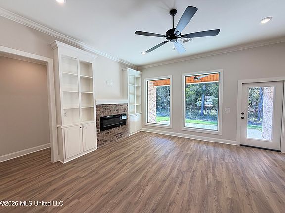 3rd image of 222 Anderson Oaks Dr