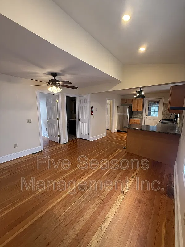 3 bed, 2.0 bath, 800 sqft, $2,800 — Photo 4