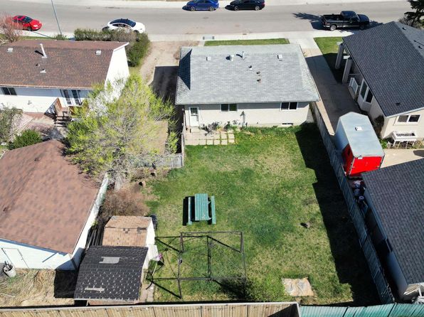 9915 170th Ave NW, Edmonton, AB T5X 3G3