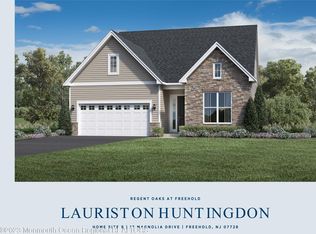 17 Magnolia Dr, Freehold, NJ 07728