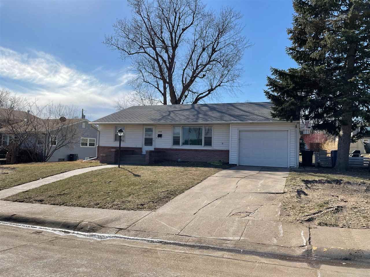 3316 3rd Ave, Kearney, NE 68845 | Zillow