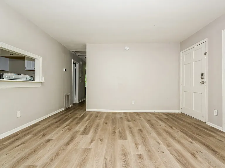729 Blueridge Dr — Photo 4
