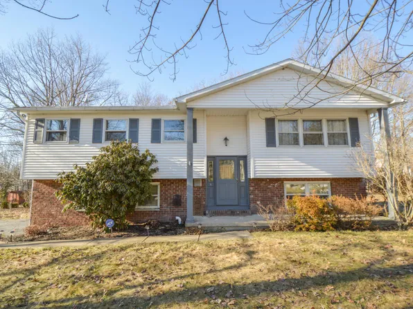 4 Highland Cir, Mountain Top, PA 18707