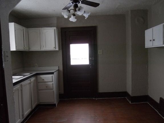 2nd image of 1138 E Broadway St