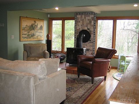 2nd image of 105 15th Ave