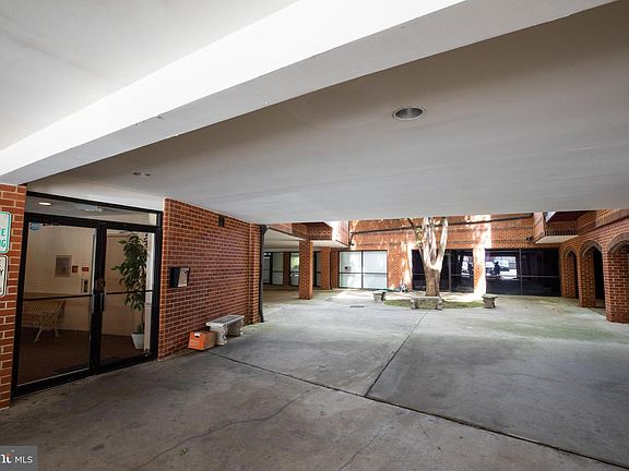 5th image of 8 Russell Ave Unit 205
