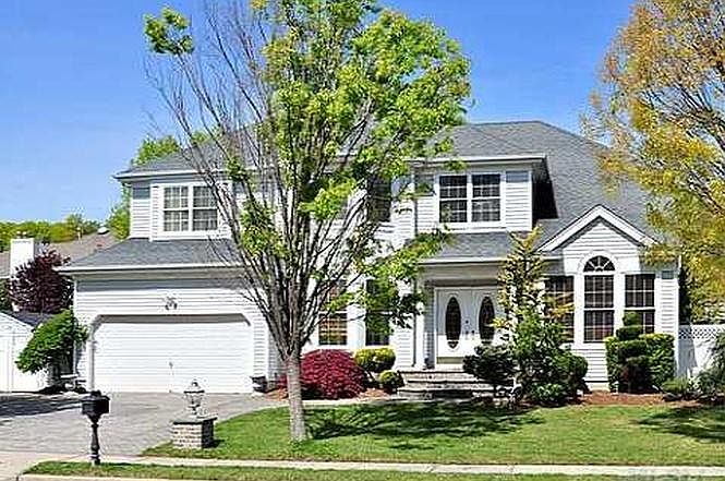 1st image of 21 Boxwood Ln