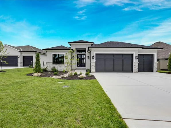 24933 W 98th Pl, Lenexa, KS 66227