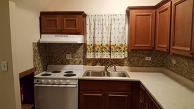 2nd image of 2737 W 71st St