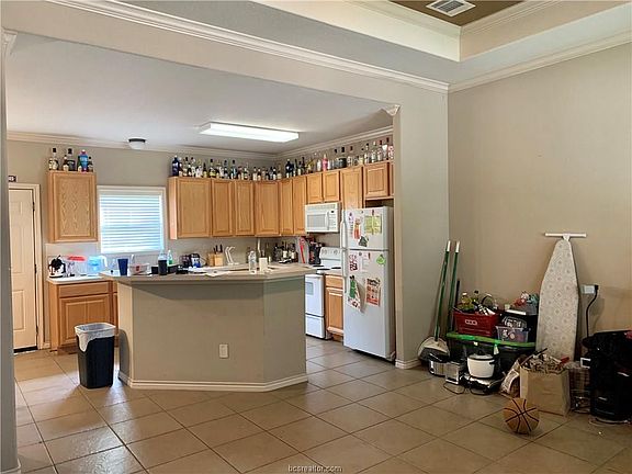 3rd image of 1710 N Bardell Ct