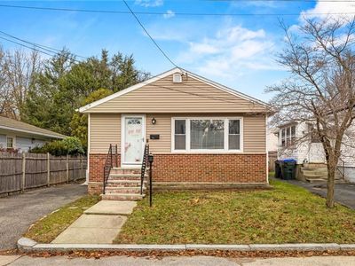 13 Marconi St, Providence, RI, 02909