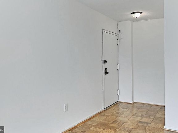 5th image of 2059 Huntington Ave APT 1106