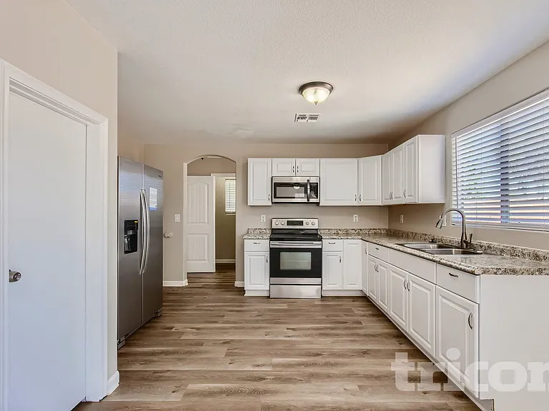 13409 N 127th Dr — Photo 3