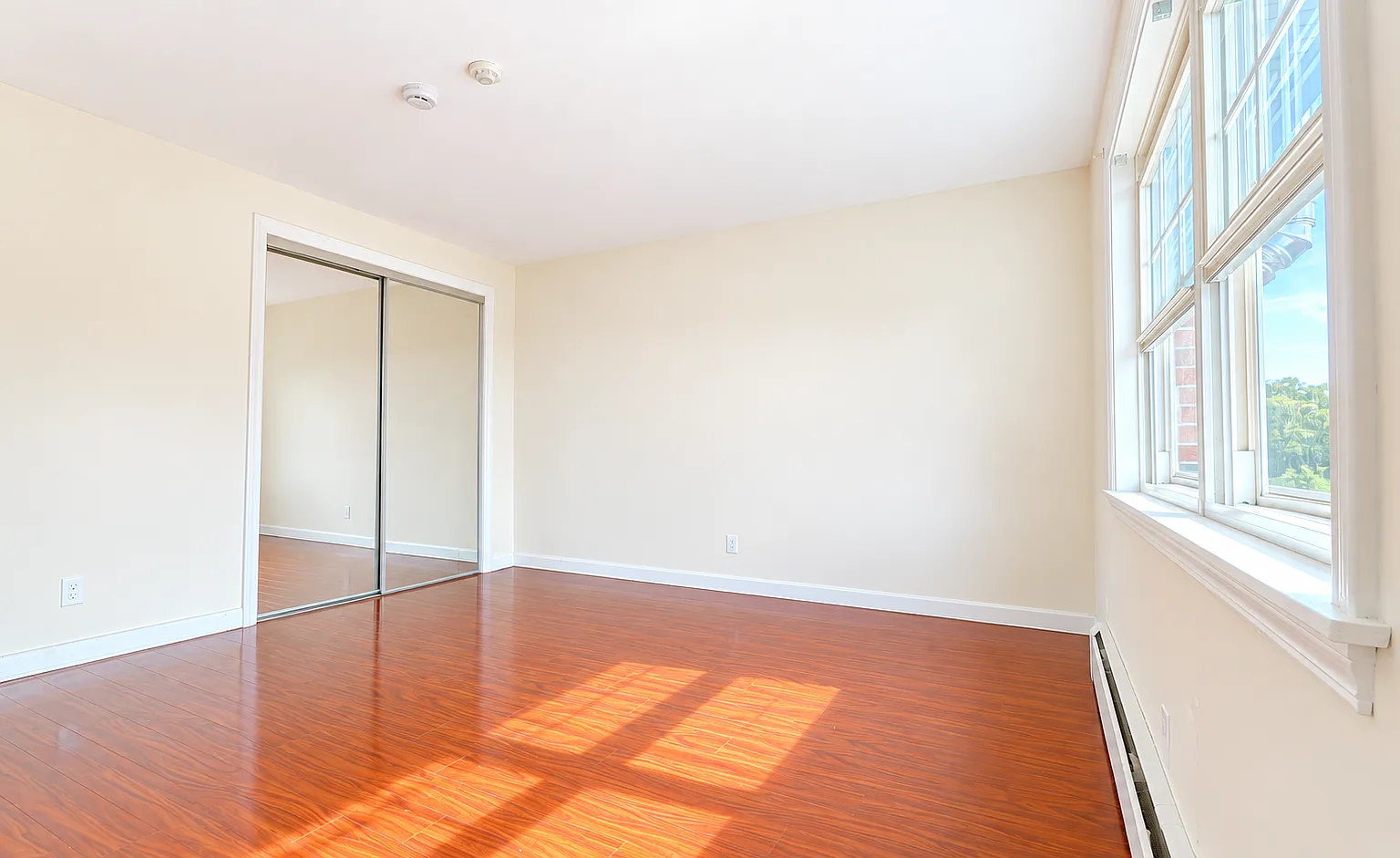1 bed, 634 sqft, $2,100 — Photo 3