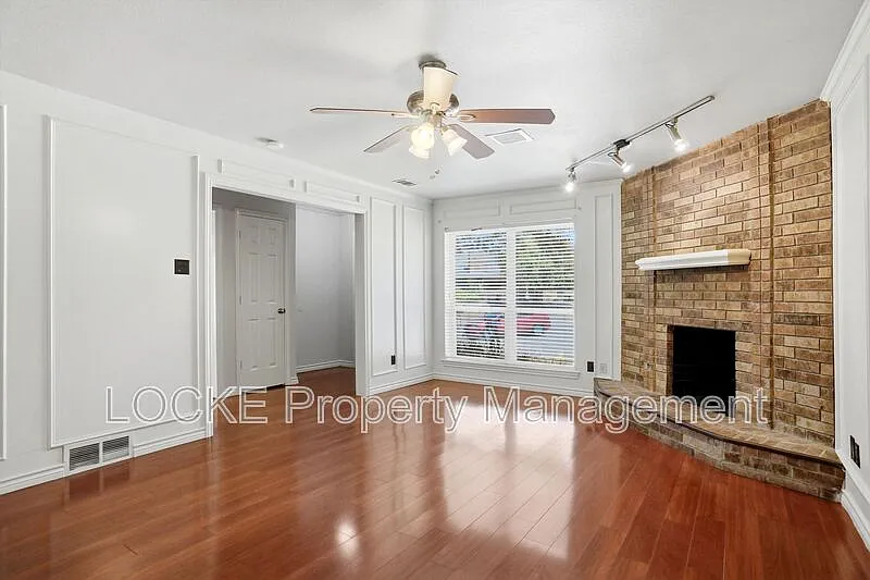 3 bed, 2.5 bath, 1970 sqft, $2,195 — Photo 2