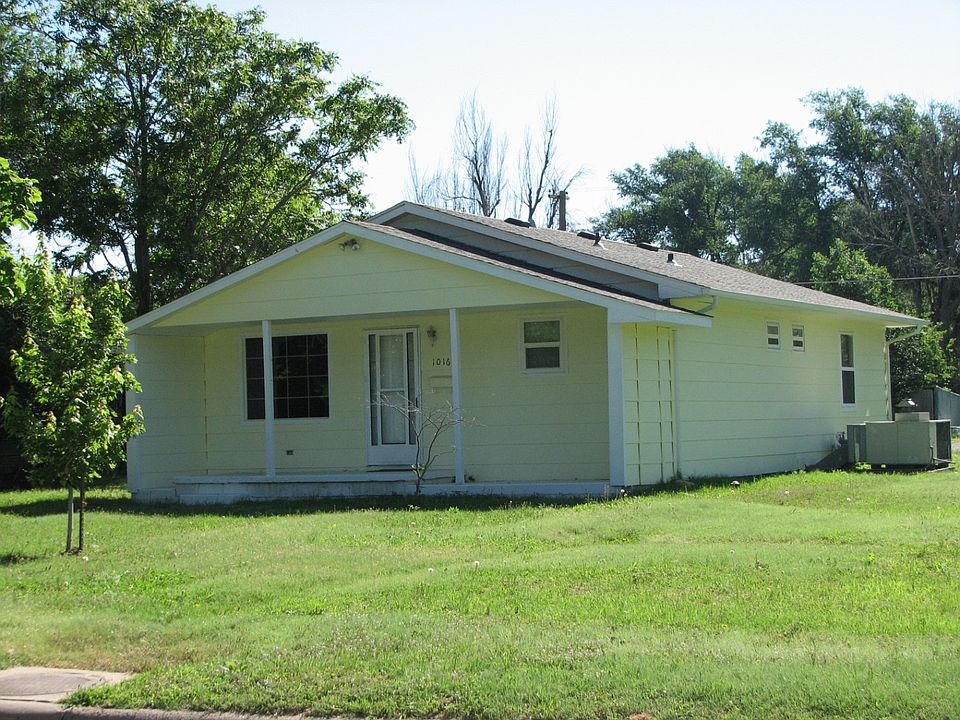 1016 Johnson Ave, Larned KS