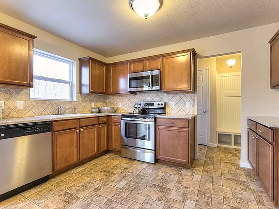 2nd image of 546 Oak View Dr