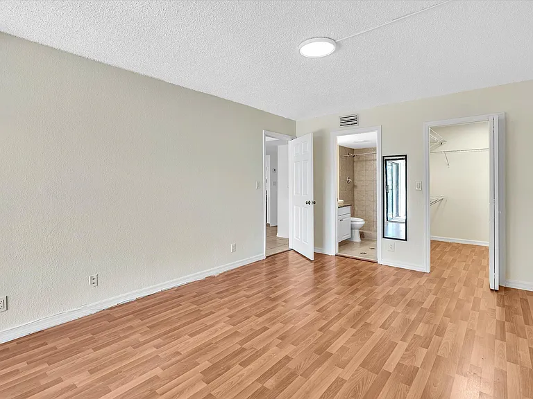 220 Lakeview Dr #210 — Photo 32