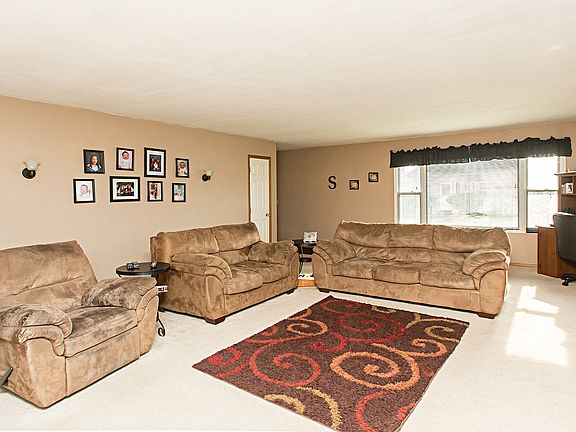 3rd image of 252 Osborne St