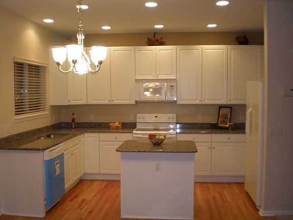 Kitchen w Slab Granite and Newer Appliances