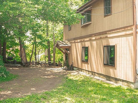 3rd image of 271 Ridge Rd