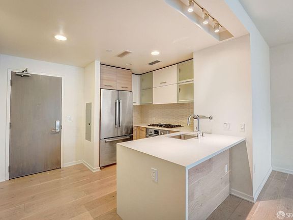 5th image of 451 Donahue St Unit 304