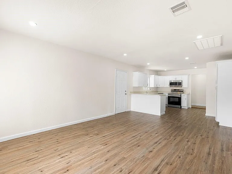 1309 Bragg St — Photo 9