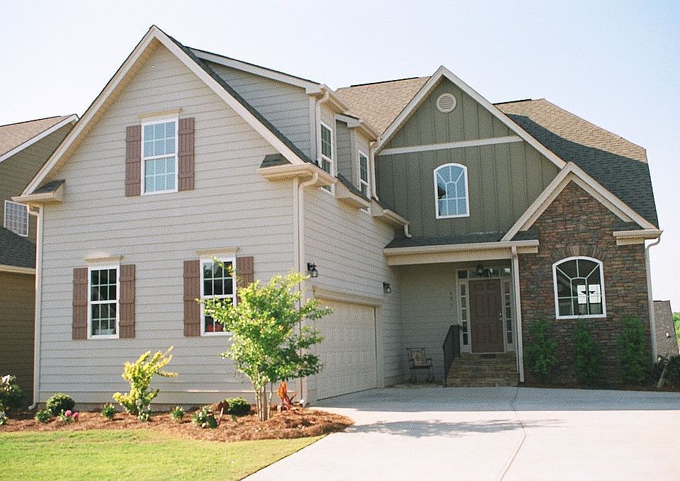 6 Bedroom, 4 Bath Home with Full Finished Daylight Basement.  Fenced Backyard.