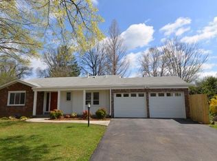 6427 Regency Ln, Windy Hills, KY 40207