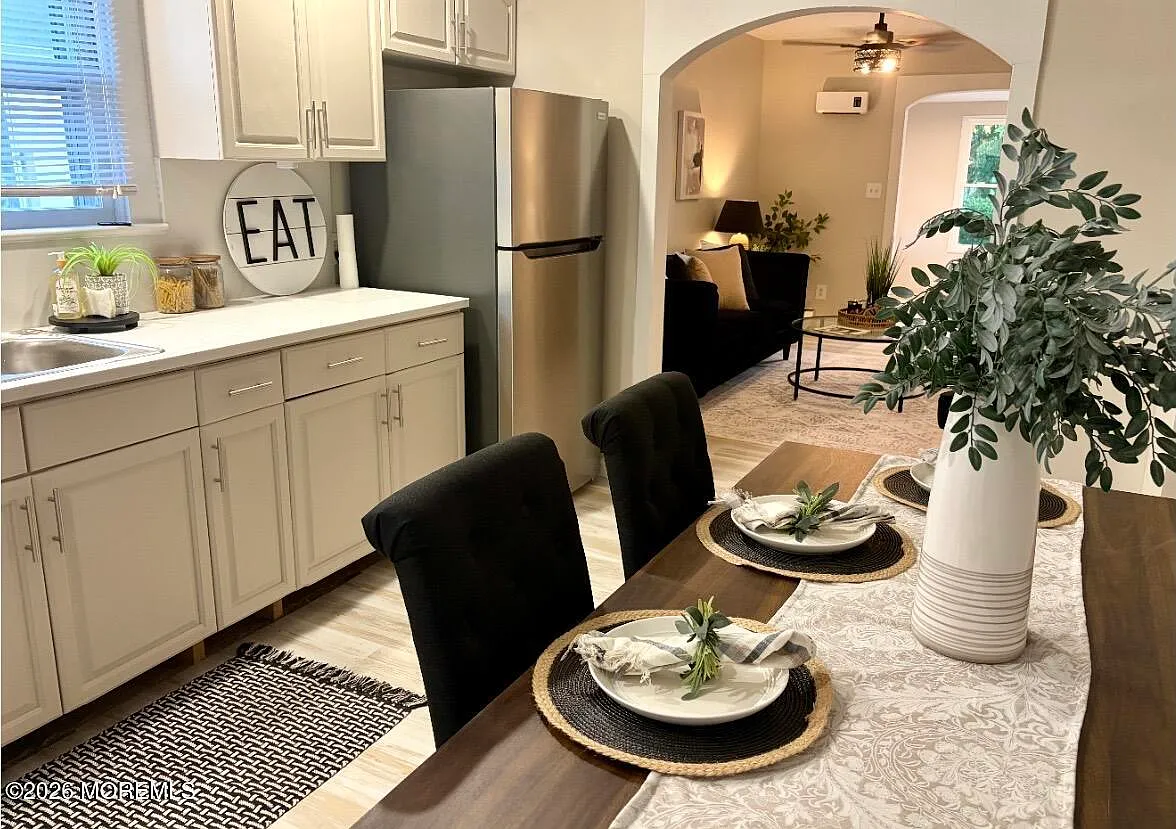 2 bed, 832 sqft, $3,200 — Photo 4