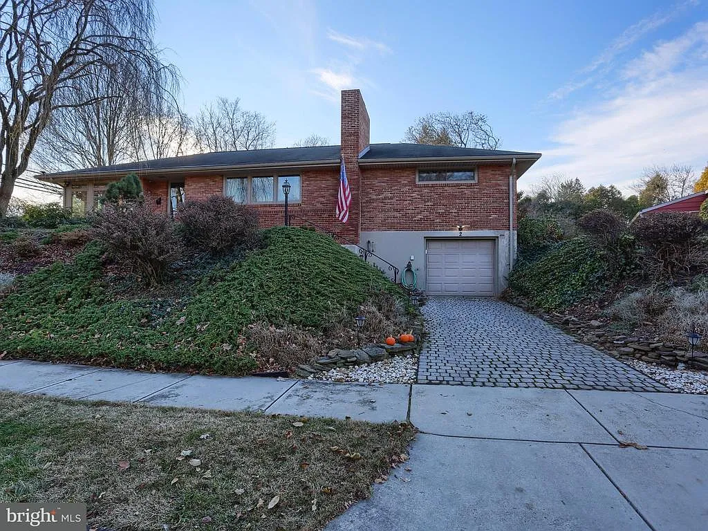 2 Citadel Dr photo 1