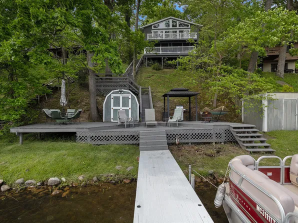 6859 Woodland Dr, Hastings, MI 49058