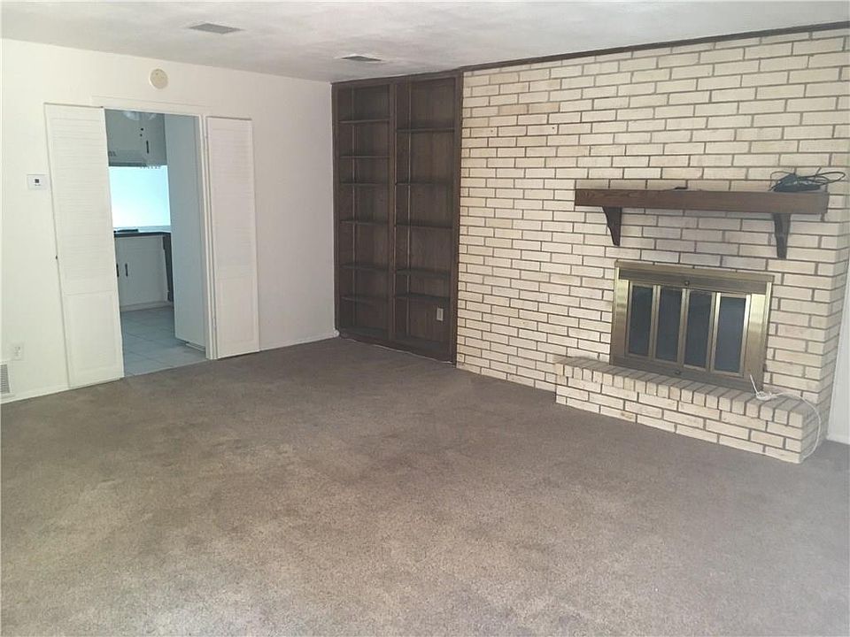 2nd image of 848 Chateau Valee Cir