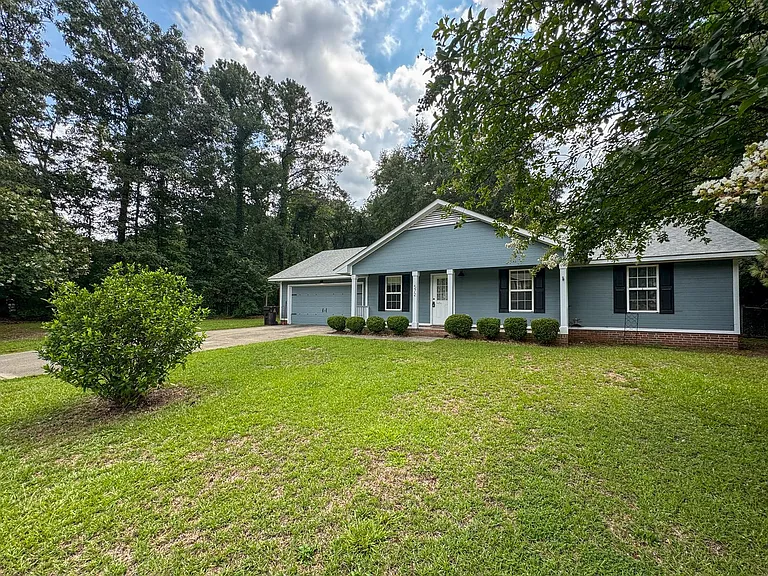 572 Woodwind Dr — Photo 2