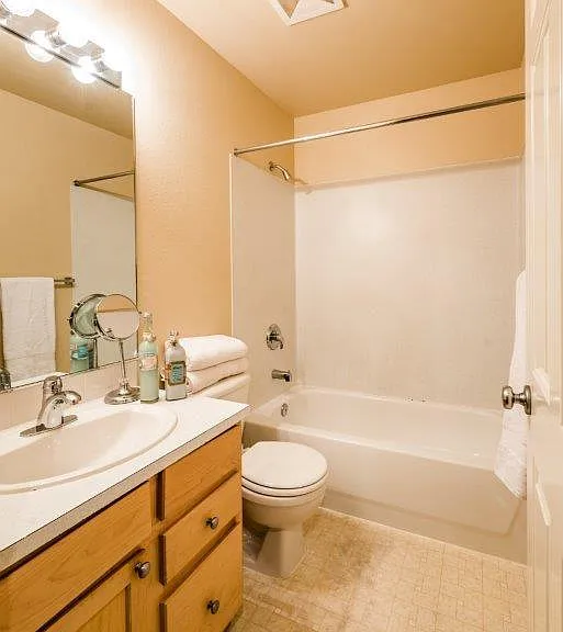 5214 Fauntleroy Way SW #F — Photo 4