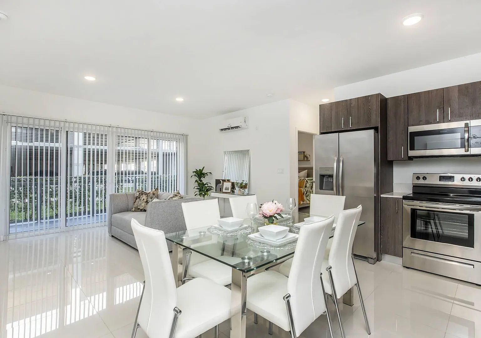 Miami lifestyle at a rate you can afford! — Photo 3