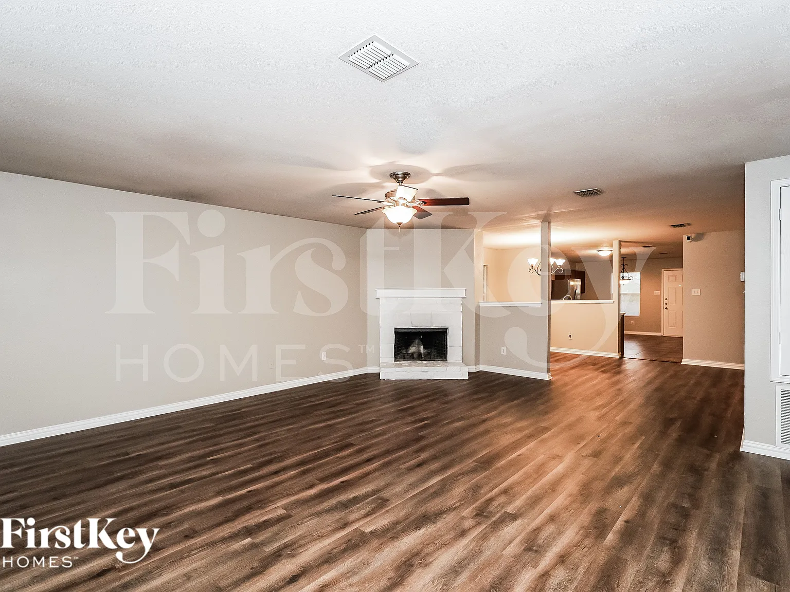 3 bed, 2.0 bath, 1860 sqft, $2,295 — Photo 4