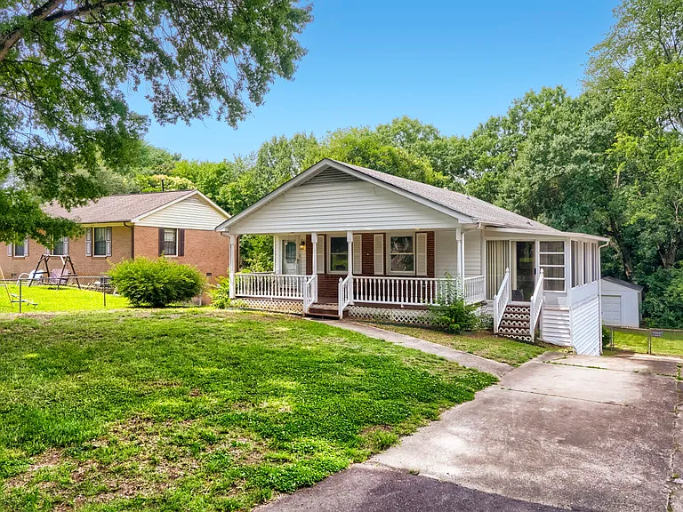 221 Eden Cir — Photo 3