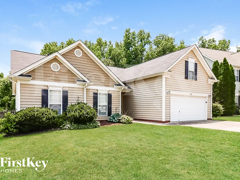 103 Tilton Dr — Photo 3