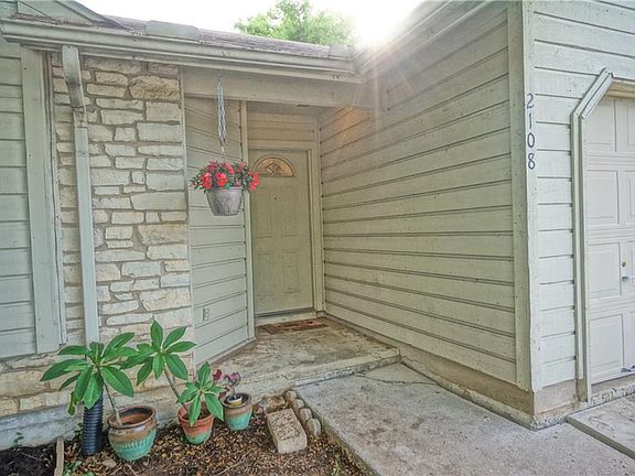5th image of 2108 Dry Creek Dr