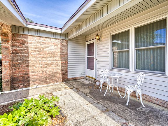 2nd image of 110 Alan A Dale Dr