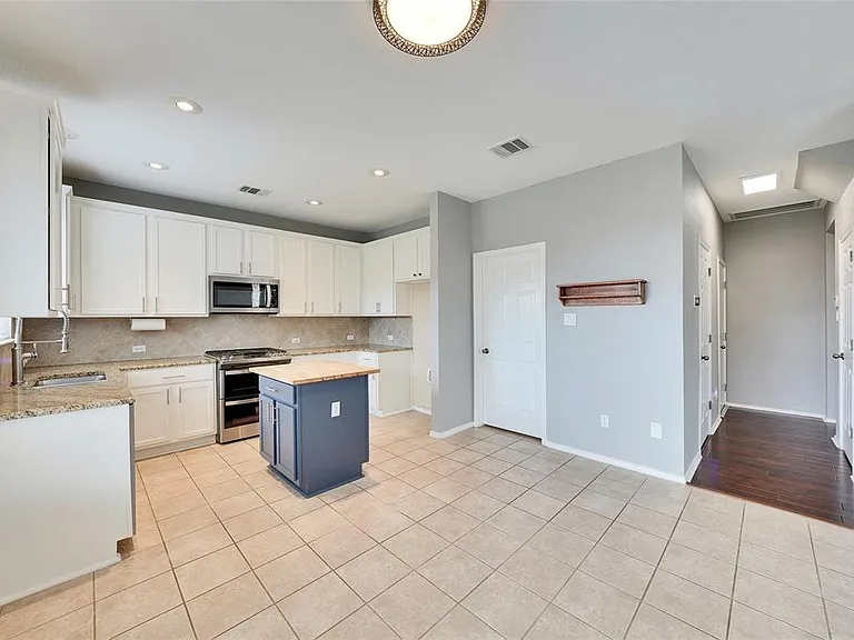 11129 Persimmon Gap Dr — Photo 7