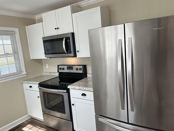 2nd image of 390 Vickie Lee Dr