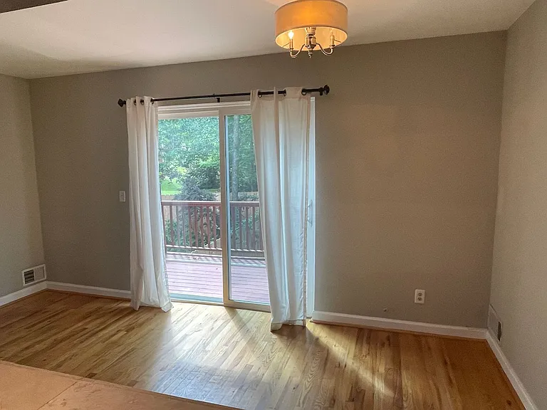 428 Page Ave NE #16 — Photo 6