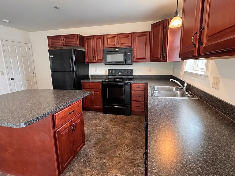 250 Limestone Dr — Photo 9
