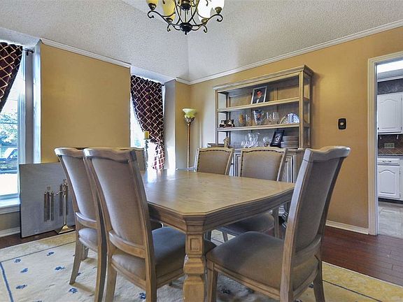 2nd image of 312 Hampton Hill Dr
