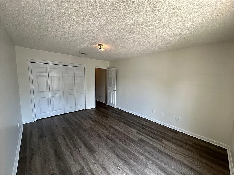 890 E Cherry St #201 — Photo 1