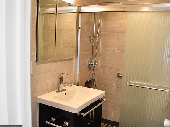 5th image of 1210 N Taft St APT 804