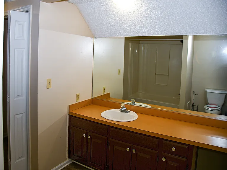 216 Cary St — Photo 11