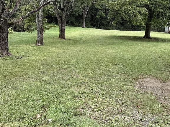 3rd image of 122 Hill Dr